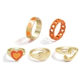 5-teiliges Set gold-orangefarbener Ringe mit Herzmustern und Kettendesigns - Orangegold Herz-Umarmungsstil (33ZH-12415)