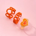 Dreiteiliges Ringset mit orangefarbenem Metalldesign und goldenem Herzring-Detail - Orangefarbener Ketten-Doppelherz-Stil (33ZH-11578)