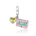 Detalle de dije de cassette rosa con texto Forever Love y gema de corazón amarillo - Estilo Cinta de Corazón de Zircón Amarillo (CCT1017)