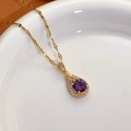 Dettaglio del ciondolo a goccia placcato oro 18K con zircone viola e micro-pavé - Stile Goccia d'Acqua Viola (85044)