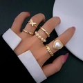 Elegantes 6-teiliges Goldring-Set mit Perlen, Schmetterlingsmotiven und funkelnden Kristallen - Vintage Schmetterling Künstliche Perle Stil (HSJ-14777) / 6er-Set / Gold