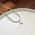 Kleurrijke macaron kralenketting voor dames met een witte emaille hartvormige hanger set - Witte Hart Stijl (HS725-2)