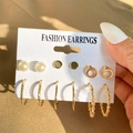 Set de 6 paires de boucles d'oreilles dorées avec perles et anneaux sur carte - Ensemble de 6 Paires Créoles Perles Artificielles Dorées (HS529-46)