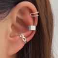 Dreiteiliges Silber-Ohrmanschetten-Set mit minimalistischem Band und Herz-Design am Modell - Silberne Hohlherzen 3-Teiliges Set (HS1268-8)