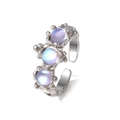 Anillo ajustable de plata con textura orgánica y tres piedras lunares iridiscentes - Cabujón Irisado Triple (HS924-9)
