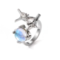 Anillo de plata S925 con piedra lunar iridiscente y detalles de estrellas - Piedra de Luna Azul Púrpura Estelar (HS924-14)