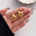 Boucles d'oreilles créoles géométriques vintage dorées mates à couches pour femmes - Style Multi-Anneaux Emboîtés (HS1061-9)