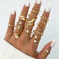 Set di anelli bohémien dorati con perle, strass e ciondoli a farfalla indossati su mano - Stile Oro (HS1546-27) / Set da 20