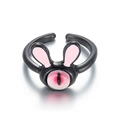 Verstelbare zwarte konijnenring met roze kattenoogsteen in een gothic stijl - Zwart Konijn met Roze Oren Stijl (HS1263-9)