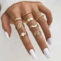 9-delige gouden ringenset met touw- en bladontwerpen gedragen door een model - Goud (HS1304-26)