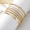 Set de 6 pulseras de cadena dorada estilo bohemio en un soporte de exhibición blanco - Pulseras Apilables de Oro de Varios Estilos (HS1481-4) / Dorado