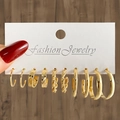 5-Paar-Set goldfarbene minimalistische Creolen mit verschiedenen Texturen auf Displaykarte - Gold Reifen Kombination (HS1469-5)