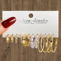 Set mit 6 Paar goldfarbenen Creolen mit Perlen und Kristallen im trendigen Stil - Gold Künstliche Perle Strass Kombination (HS1469-20)