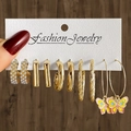 Set van 6 paar gouden geometrische C-vormige oorringen met parels en vlinder hanger - Vlinder Hanger Parel Oorbellen Set (HS1484-17) / 6 paar set / Goud