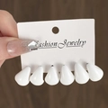 Juego de seis pendientes de resina blancos con forma de gota en tarjeta de moda - Juego de 6 Piezas Blanco (HS1577-10)