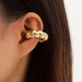 Χρυσό στριφτό σκουλαρίκι ear cuff με πλεκτή μεταλλική σχεδίαση στο αυτί - Ασημένιο Στριφτό Στυλ (HS1603-3)