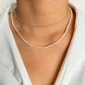 Zweilagige goldene Satellitenkette und weiße Perlenkette für Damen im Set - Doppellagiger dünner Goldketten-Perlenstil (HS1464-46)