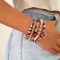 Set di cinque braccialetti impilabili a tema bandiera USA con ciondolo a cuore - Stile Cuore USA (HS1651-5)