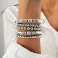 Gros plan de bracelets de perles argentées empilés et de joncs épais sur le poignet - Bracelets Empilables Argent (HS1743-2)