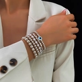 Silbernes Perlenarmband-Set mit Kunstperlen und Evil Eye Anhänger am Modell - Silber Böser Blick Perle Armband Set (HS1700-8)