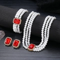 Dreiteiliges mehrlagiges Perlen-Schmuckset mit roten Edelsteinen und Gold-Finish - Rot (Goldene Basis)