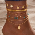 Boho-Fußkettchen-Set in Gold mit Schmetterling-Anhängern auf sandigem Strandhintergrund - Gold Böhmische Türkisfarbene Perle Sechsteiliges Set (HS1419-10)