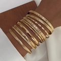 10-teiliges Set goldener geprägter geometrischer Armbänder mit verschiedenen Metallmustern - HS1872-6 / Gold