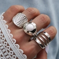 Detailansicht eines vintage Silber-Ring-Sets mit Strass und Gittermuster im Retro-Look - Gitter Edelstein Set (HS1967-6)
