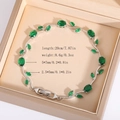 Dettaglio del bracciale con cristalli verde smeraldo in una lussuosa scatola regalo - Argento Verde