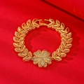 Luxury gold-plated floral zircon bracelet with leaf-shaped chain on red background - Clover Style (SL001) / SL001