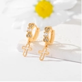 Vergoldete Creolen mit Zirkonia-Herzen und eleganten hohlen Kreuzanhängern für Damen - Herz-Mikro-Eingelegter Kreuz-Stil (EH044)