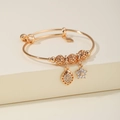 Roségouden verstelbare armband met fonkelende holle bollen en zirkonia sneeuwvlok hangers - Holle Blad Sneeuwvlok Bedel Stijl (SZ003) / Roségoud