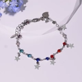 Détail du bracelet en chaîne argentée avec zircons colorés et breloques étoiles - Étoile en Strass Coloré (SL419029 Argent) / Argent