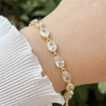 Detailed shot of an adjustable 18k gold plated geometric bracelet with cubic zirconia - Clear White (4)