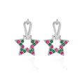 Makroaufnahme sternförmiger Silberohrringe mit Inlay aus rosa und grünen Zirkonen - Pentagramm / Silber