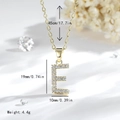 Collana con pendente lettera E placcata oro 14K con zirconi bianchi e dimensioni - Lettera E - Oro