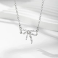 Élégant collier nœud plaqué argent avec cristaux de zircone sur une chaîne délicate - Argent / Zircone Blanc