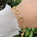Detailansicht eines 18K vergoldeten Herz-Gliederarmbands mit weißem Zirkon-Besatz - Hohlherz Glied Zirkonia / Gold