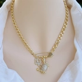 Detail einer 18K vergoldeten Halskette mit Krabbenanhänger und Korallenelement am Stift - Krabbe Koralle Stil (5932073692071) / 18K-Gold / Gold