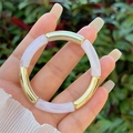 Bamboo style elastic bracelet with gold metal and white marble resin tubes on a hand - White Marble Gold Style (10)