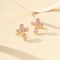 Pendientes de cruz dorados con circonitas rosa en forma de pera y bordes perlados - Pendientes de Cruz / Dorado Circonita Rosa