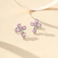 Detalle de pendientes de cruz con circonitas rosas talla pera y baño de plata fina - Pendientes de Cruz / Plata Con Circonita Rosa