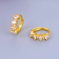 Elegante gouden oorringen met marquise en ronde zirkonia op een zachte achtergrond - 24K / Goud (JQH0430-GG)