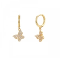 Primer plano de pendientes de mariposa dorados con sello S925 y circonitas brillantes - Dorado Blanco