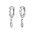 Dettaglio di orecchini a cerchio in argento con pendenti marquise e pietre di zircone - Cerchio con Ciondolo Marquise Argento (W80057-SS)