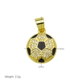 Dettaglio macro di un ciondolo da calcio da 22mm placcato oro 18K con pavé di zirconi - Stile Calcio Bianco e Nero (DN251215-C) Solo (Senza Catena)