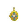 Detailopname van een vintage ovalen medaillon met gekleurde emaille bloemen en een parel - Geel Blauw Roze Emaille Bloemen (DN251239-H) Hanger Zonder Ketting