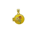 Vista detallada de un relicario ovalado esmaltado en oro con motivos de flores - Esmalte Amarillo Flores Tricolores Relicario Redondo Solo (Sin Cadena) (DN251242-P)