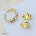 Dettaglio di anello e orecchini placcati oro 18K con design di tulipani smaltati - Aperto Regolabile / Set di gioielli (DR260104-C)