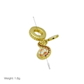 Detailansicht eines 24mm Gold-Fußballanhängers mit rosa Steinen und Emaille-Finish - Goldener Fußball Und Strass Anhänger Ohne Kette (DB240822-G)